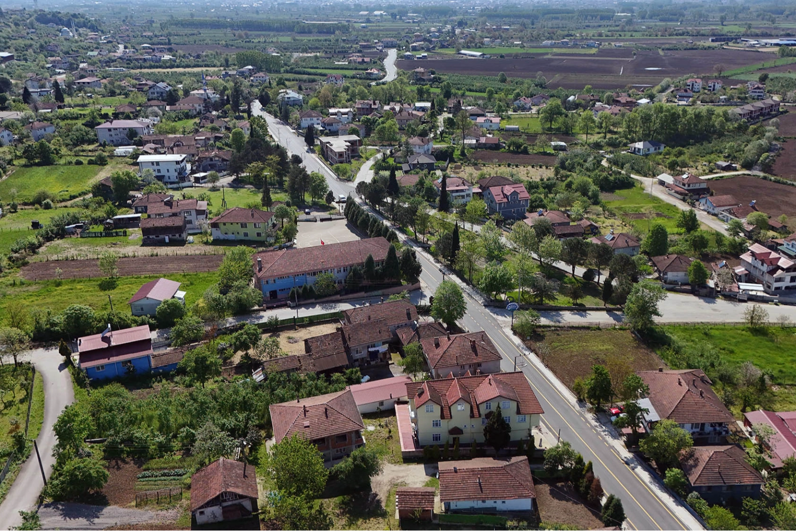 Sakarya Akyazı’nın 3 mahallesi sıcak asfaltta buluştu