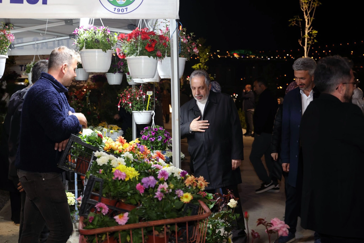 Kayseri Talas'taki Çiçek Şenliği'nde Grup Şantiye rüzgarı
