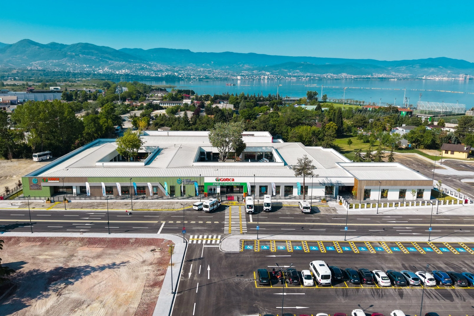 İzmit, Büyükşehir’le küllerinden doğdu