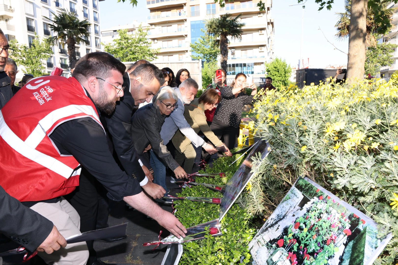 Üç fidan İzmir Çiğli’de anıldı