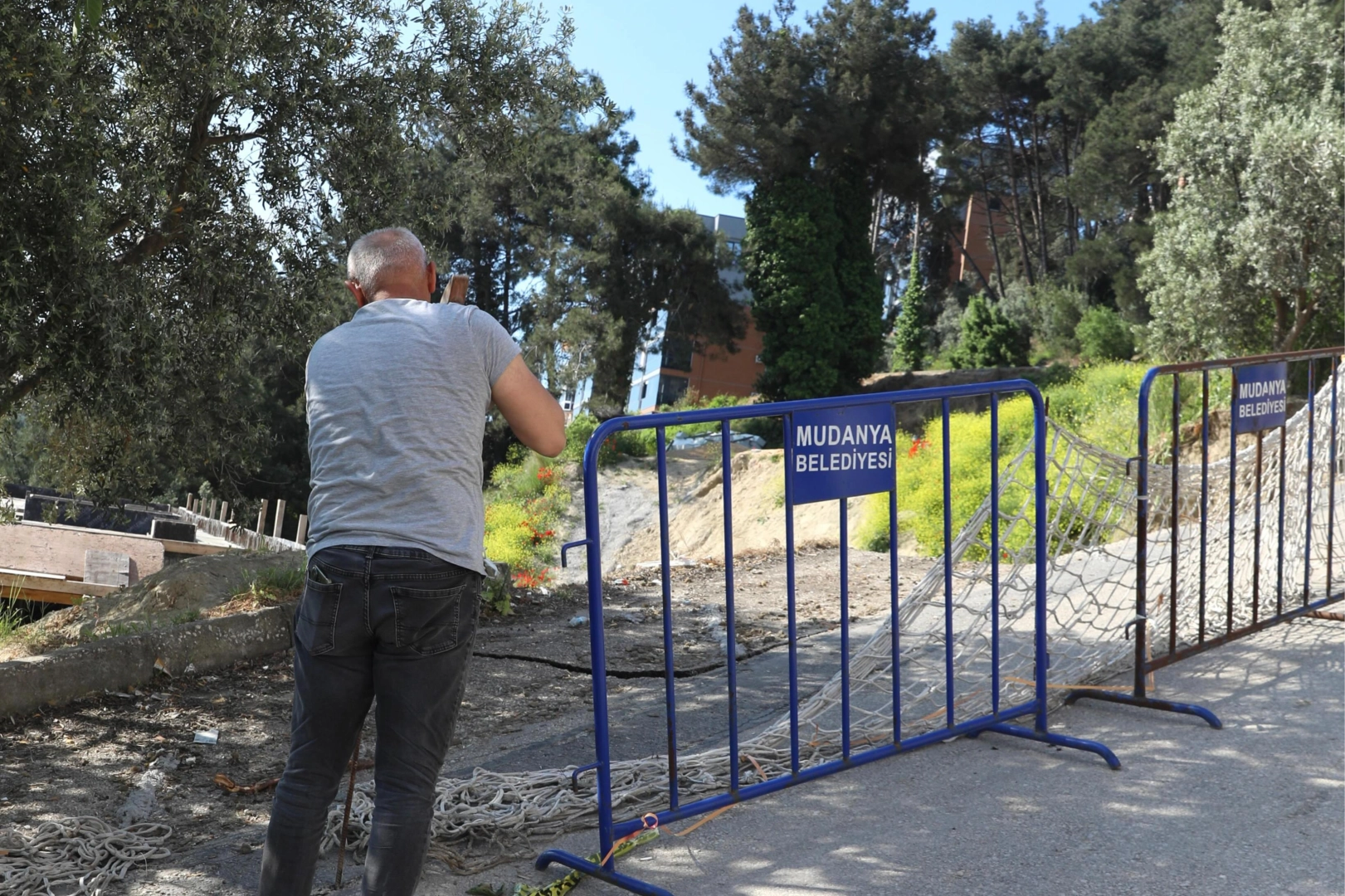 Mudanya Yeni Mahalle'de toprak kayması!