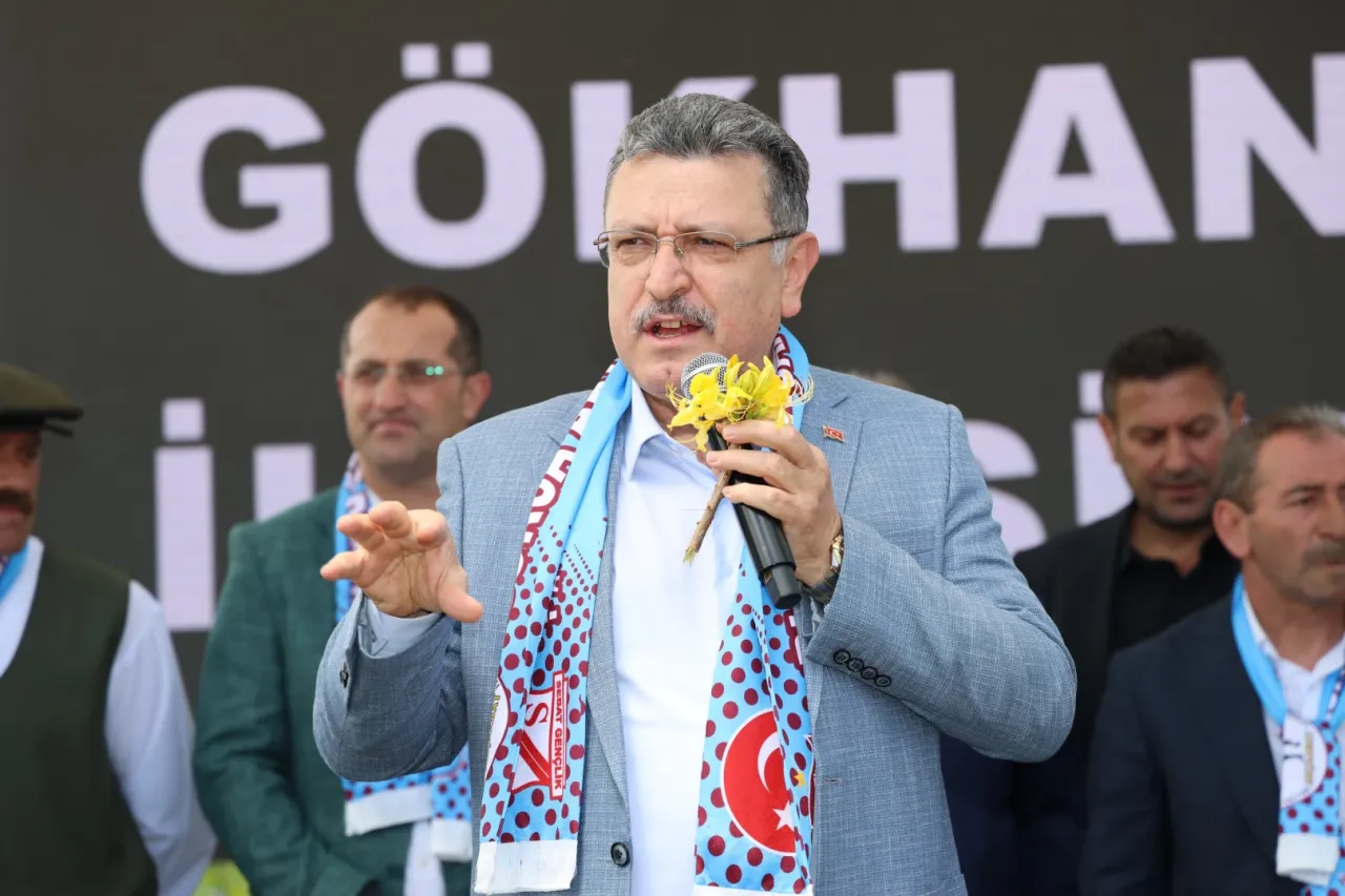 Trabzon'da Başkan Genç’ten şenlikte yol müjdesi