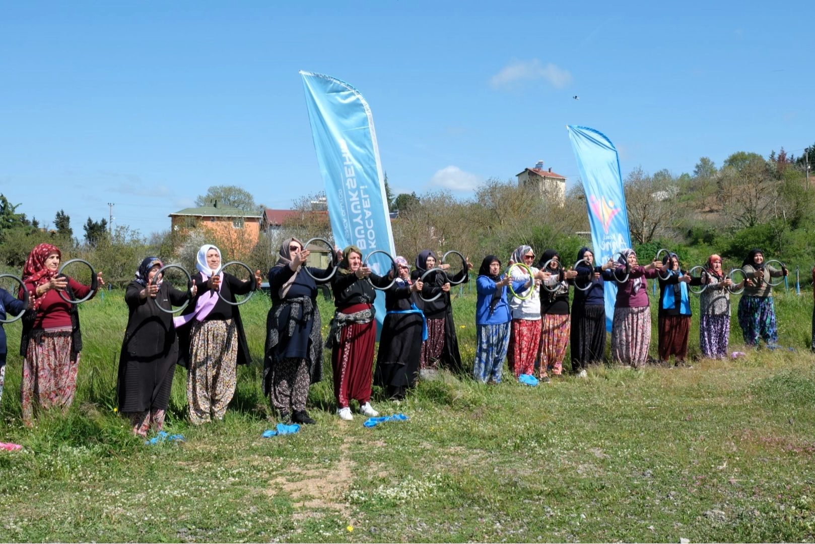 Şalvarlı sporla sağlıklı yaşama renkli farkındalık