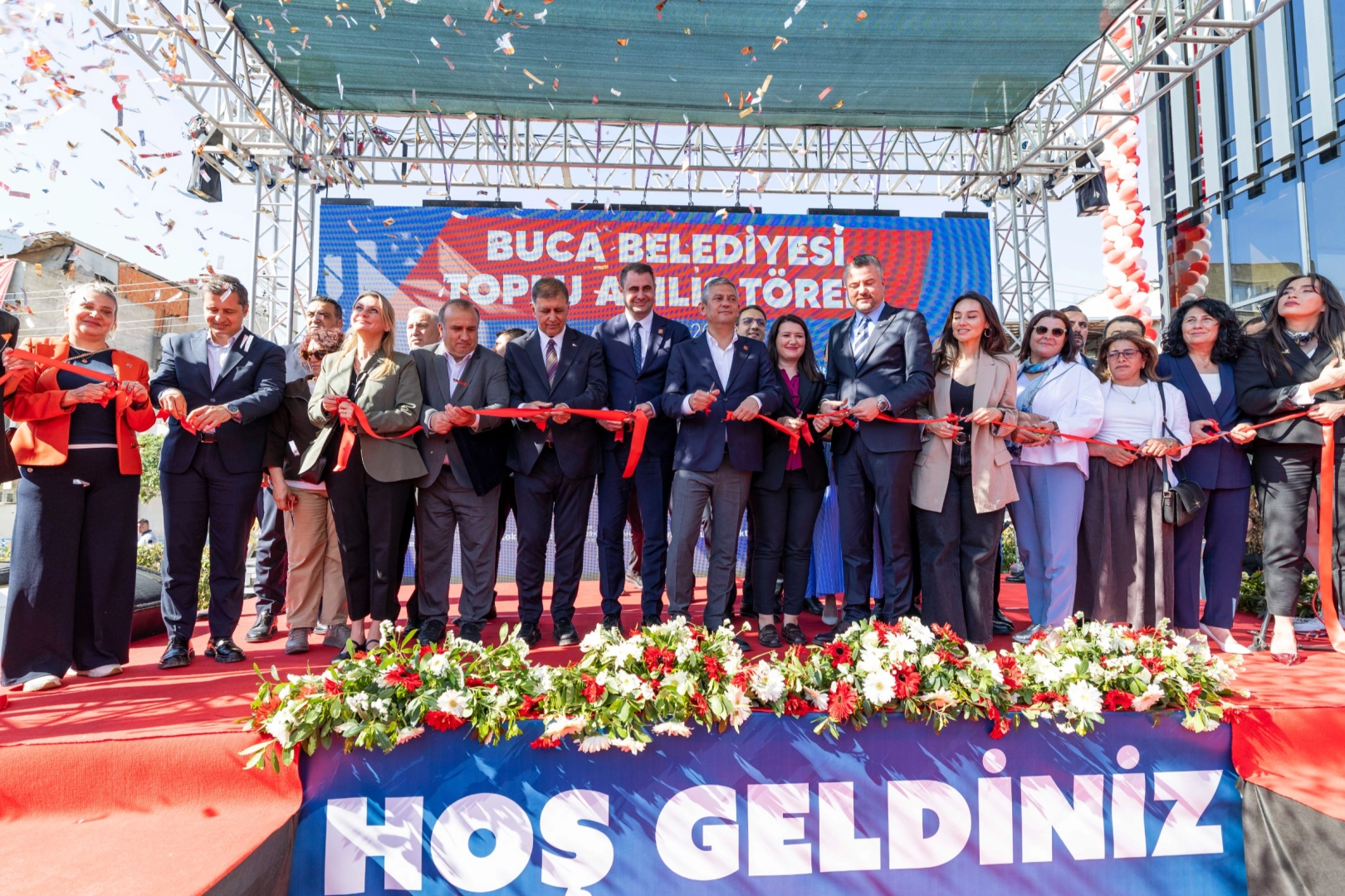 İzmir Buca’da 16 proje CHP lideri Özel'in katılımıyla açıldı