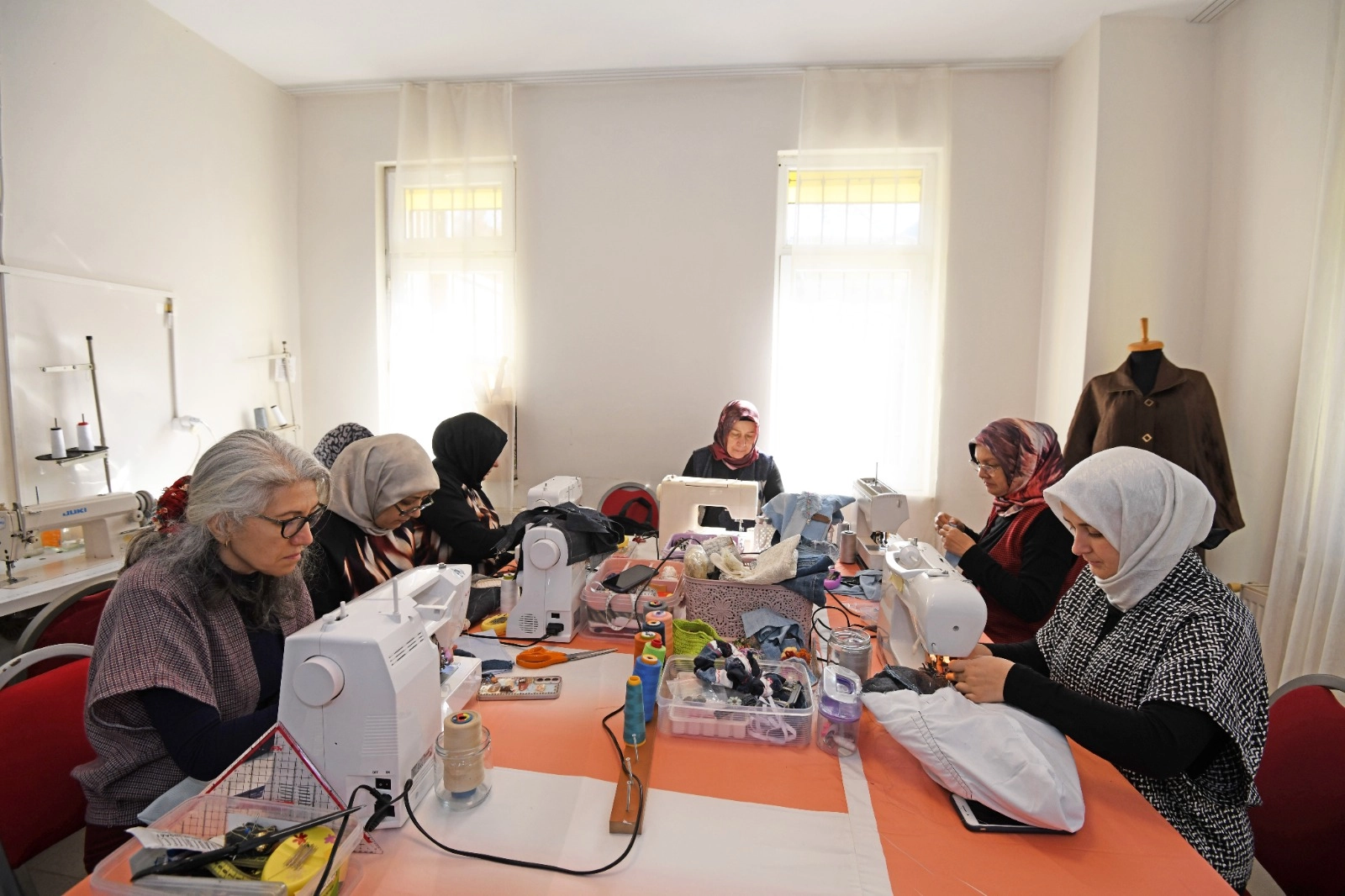 Bursa Osmangazi’de kadınlar geri dönüşümle üretiyor