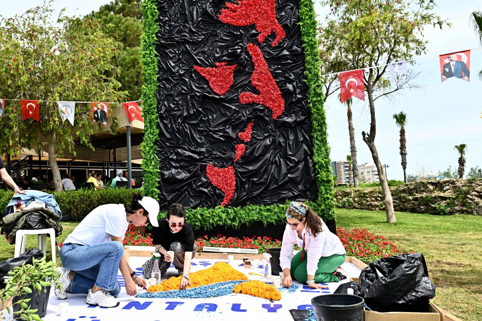 Antalya’da 130 bin çiçekle görsel şov