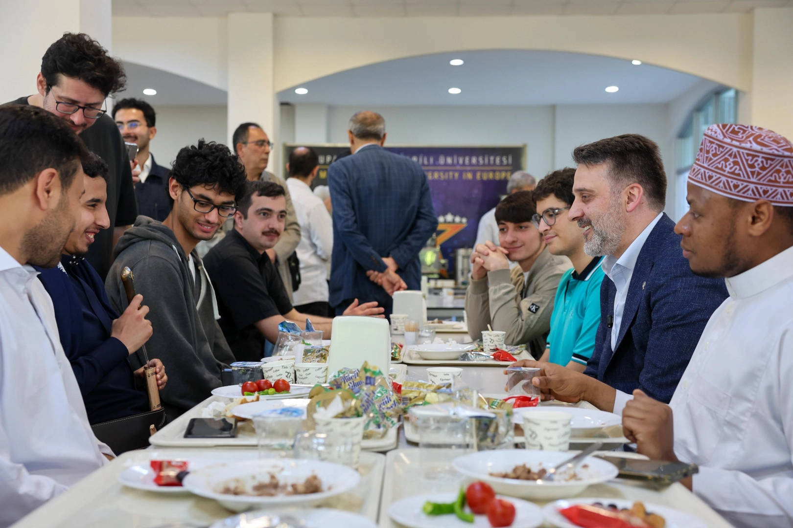 Bursa’da Başkan Vekili Biba, bayram sofrasında öğrencilerle buluştu