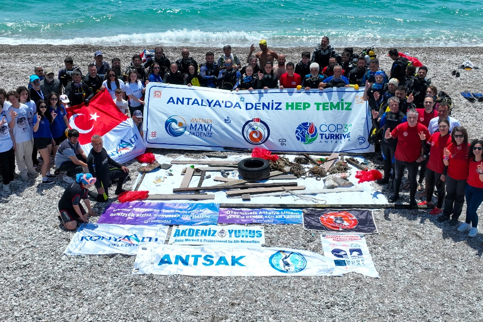 Antalya’da denizden 20 ton atık çıkarıldı