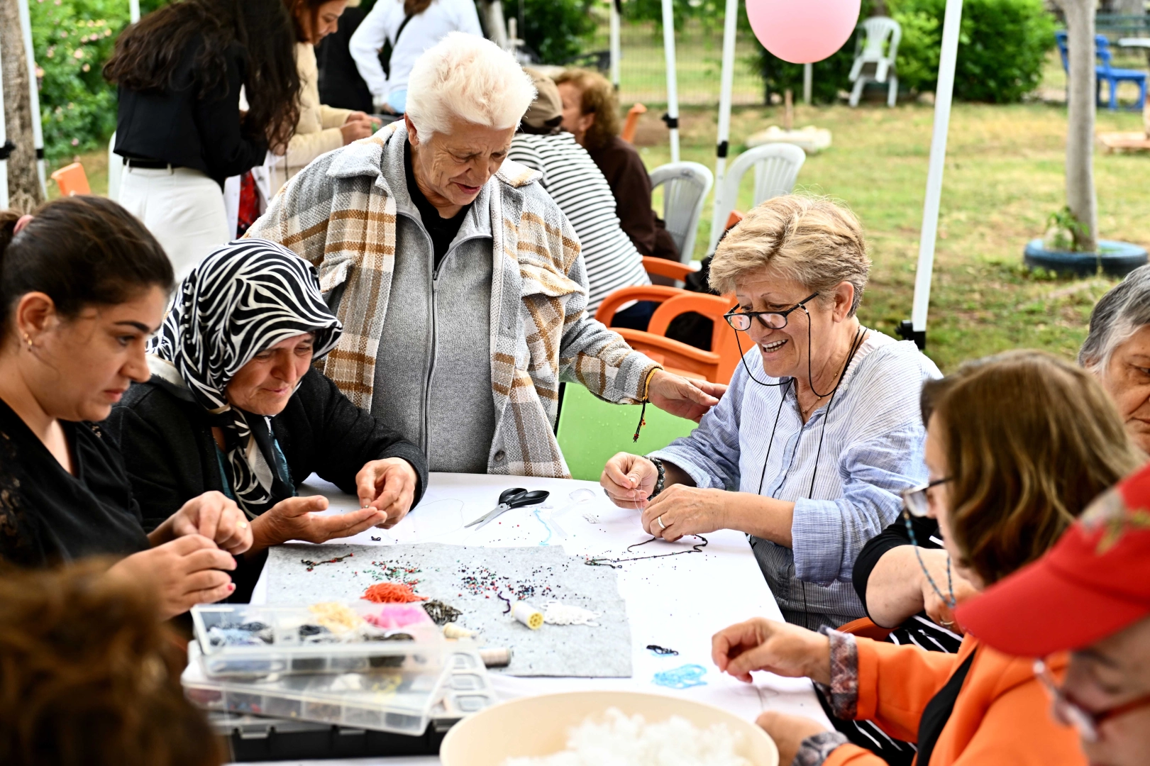Yaşlı evlerinde bahar şenliği