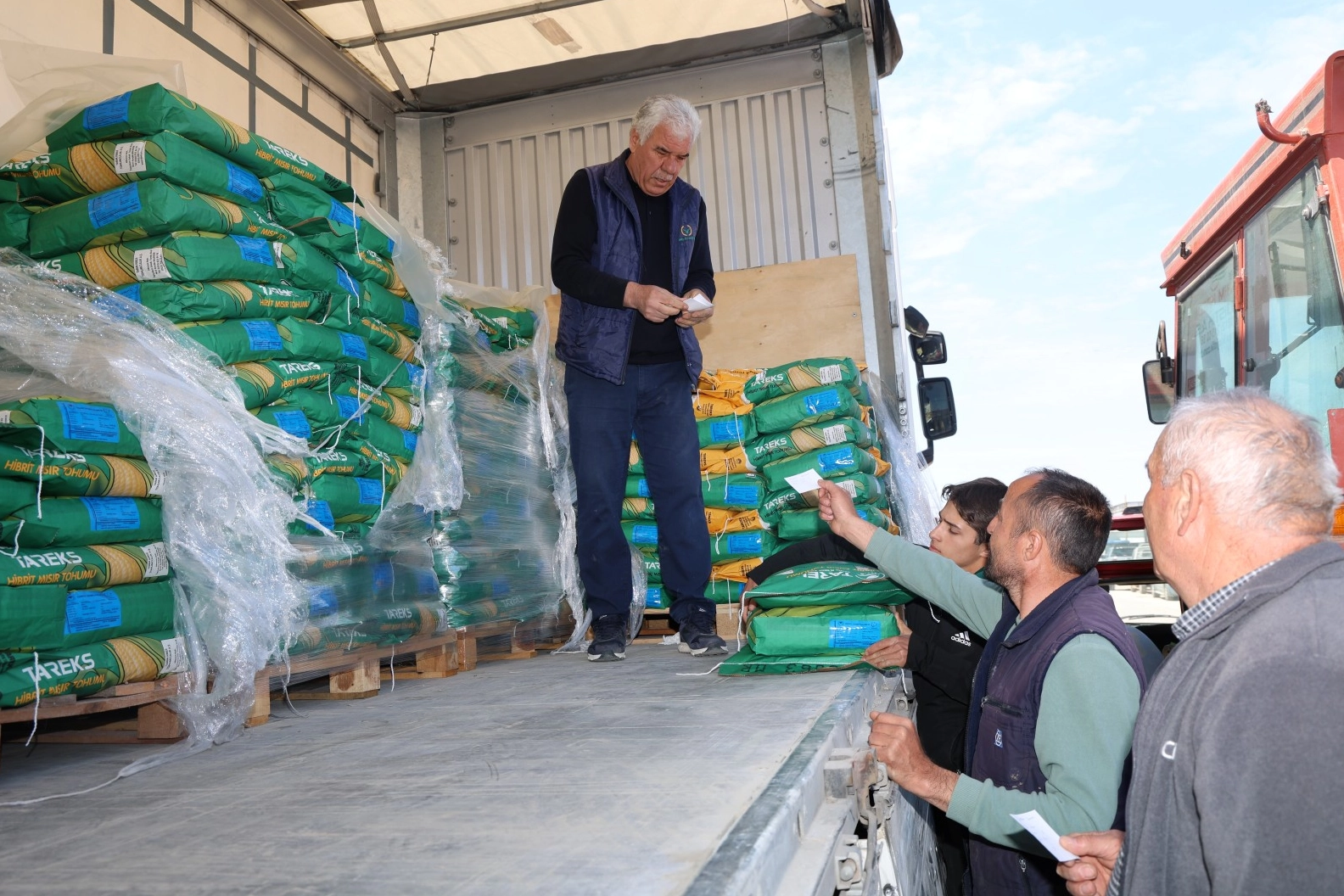 Kocaeli'de traktörler tarlalara indi, mısır ekimi başladı