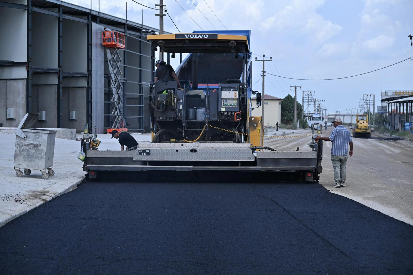 Manisa Turgutlu’da 3 bin tonluk asfalt seferberliği
