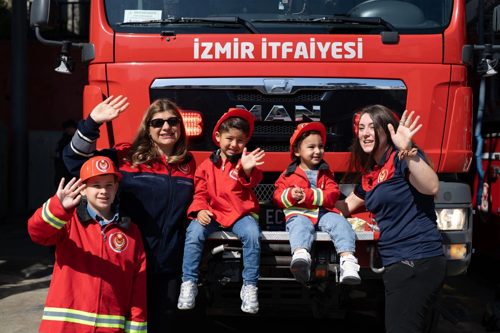 İzmir'de alevlere koşan süper anneler