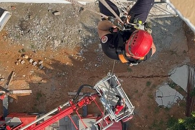 Mersin’de inşaatta mahsur kalan işçiler itfaiye tarafından kurtarıldı