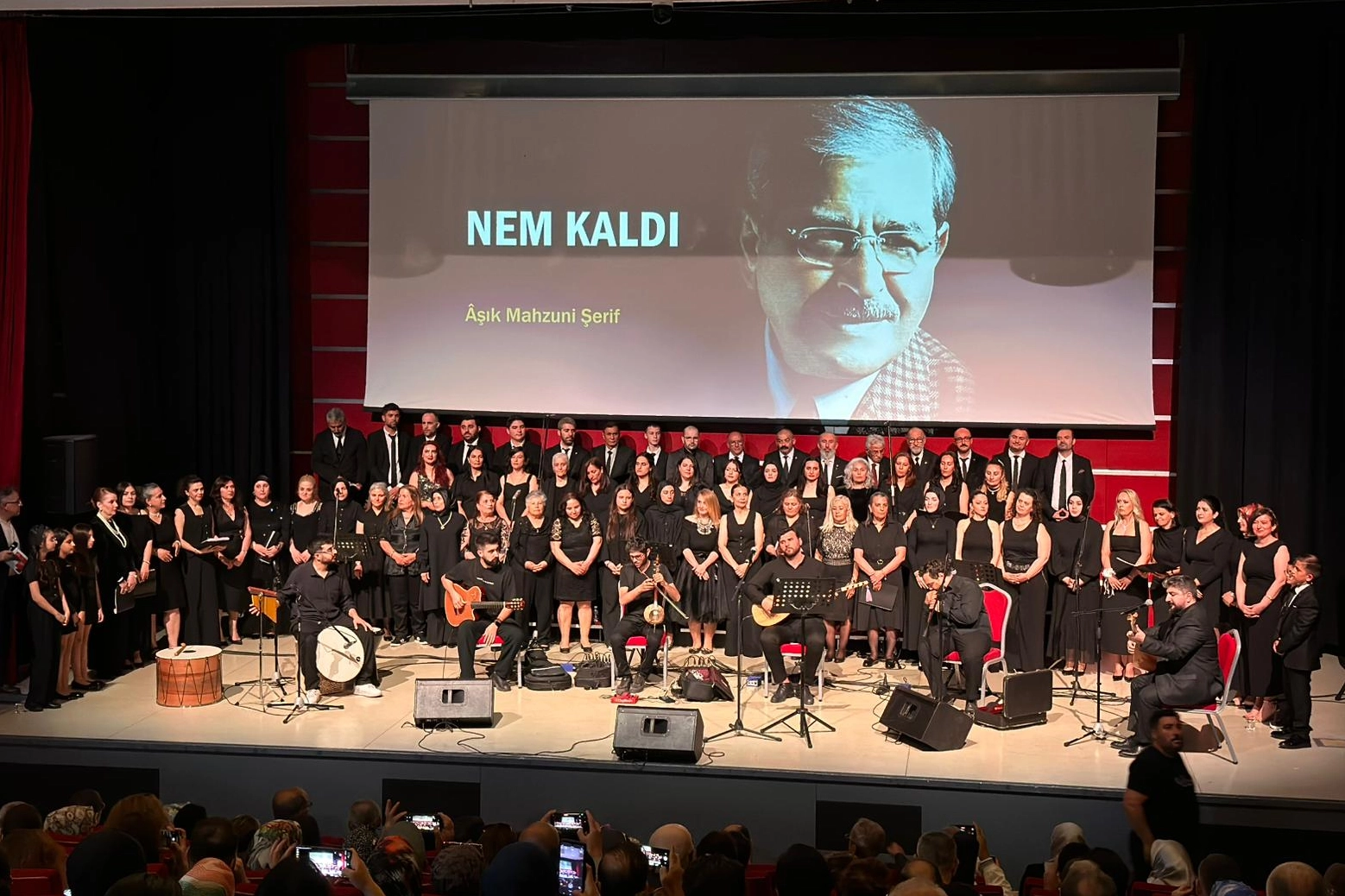 Kocaeli Gebze’de Türk Halk Müziği konserine yoğun ilgi