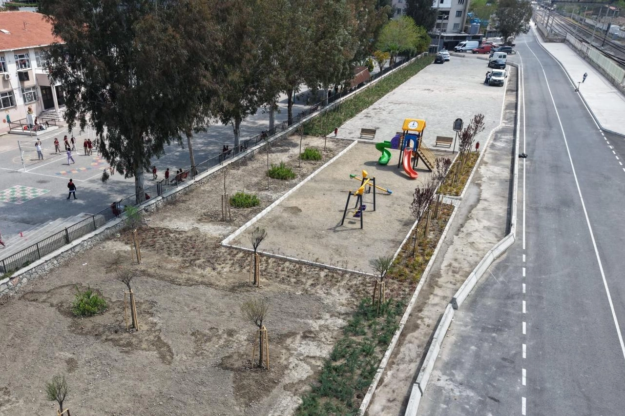 İzmir'de atıl alan mahalle parkına dönüştü