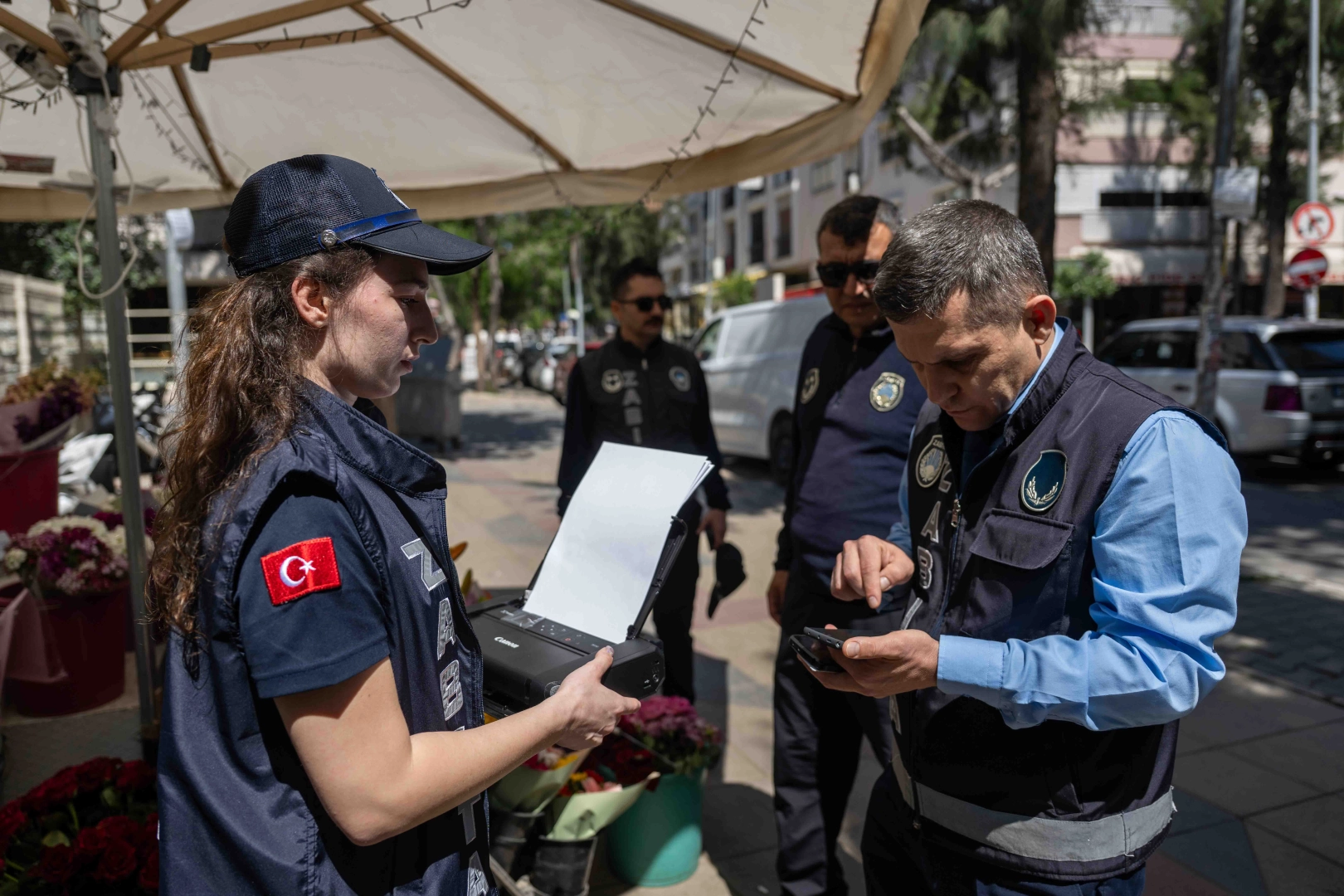 Bornova’da zabıta cezaları anında tebliğ ediliyor