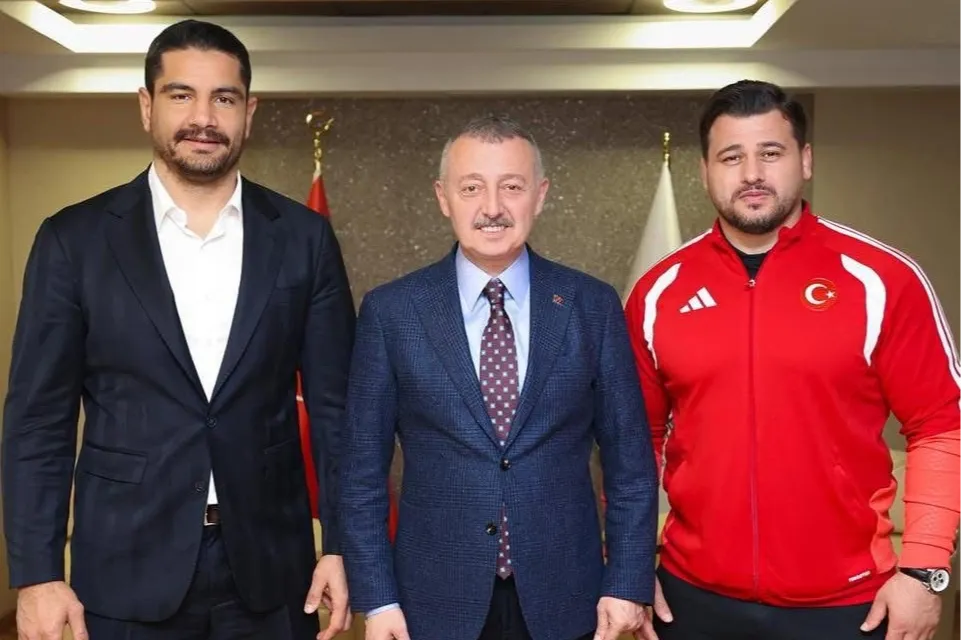 Kocaeli'de Başkan Büyükakın iki önemli ismi ağırladı
