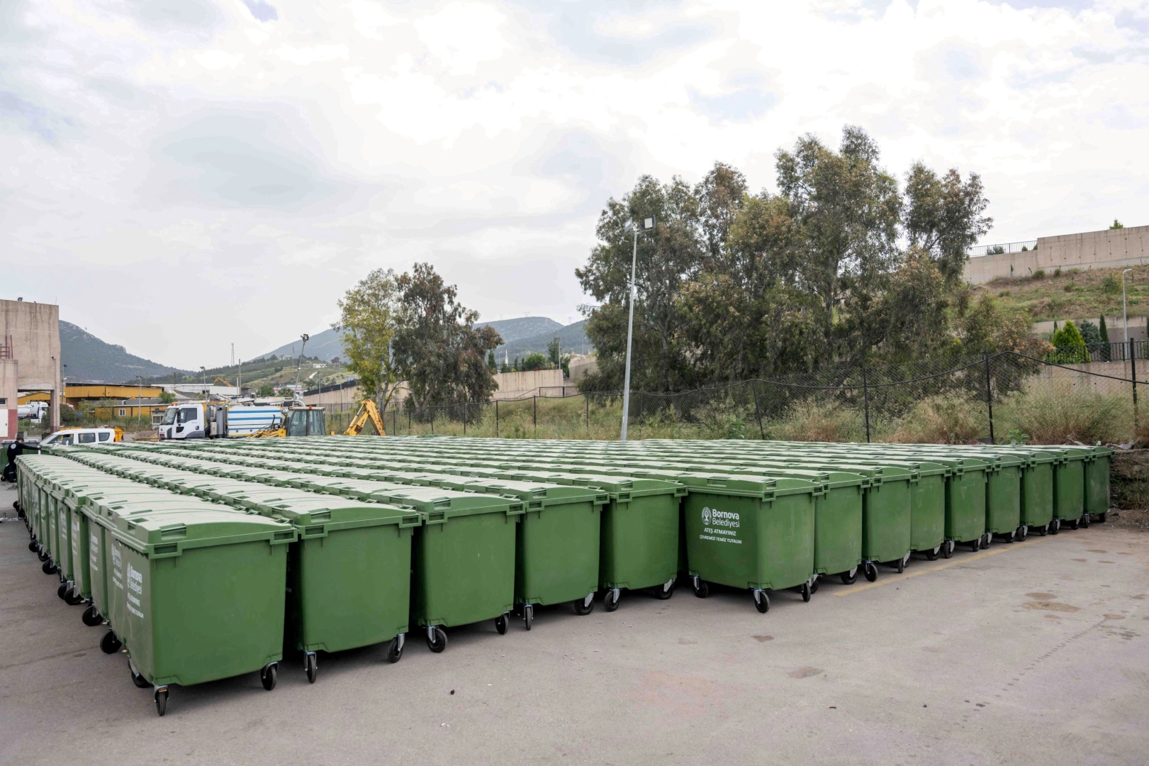 Bornova’ya 325 yeni çöp konteyneri