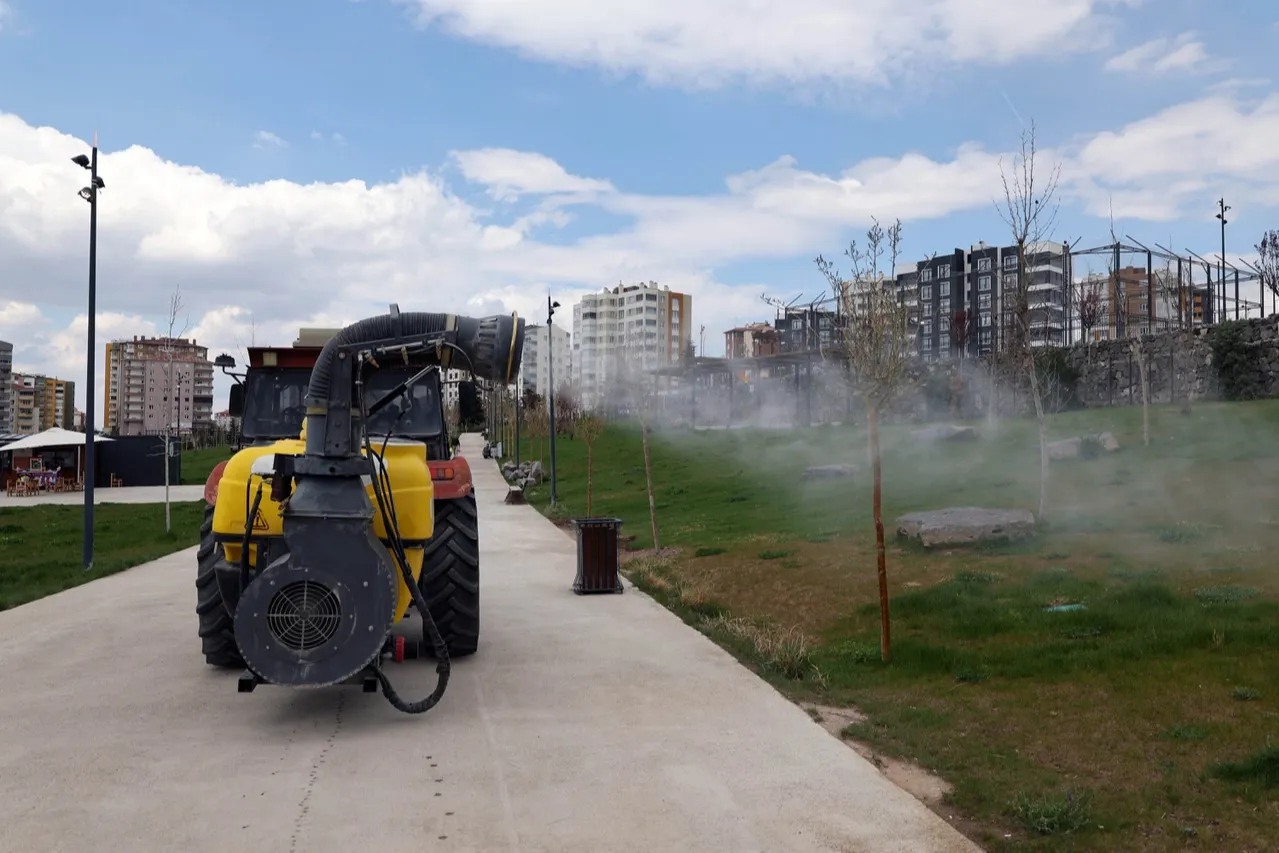 Kayseri Talas'ta haşeratla tam gaz mücadele