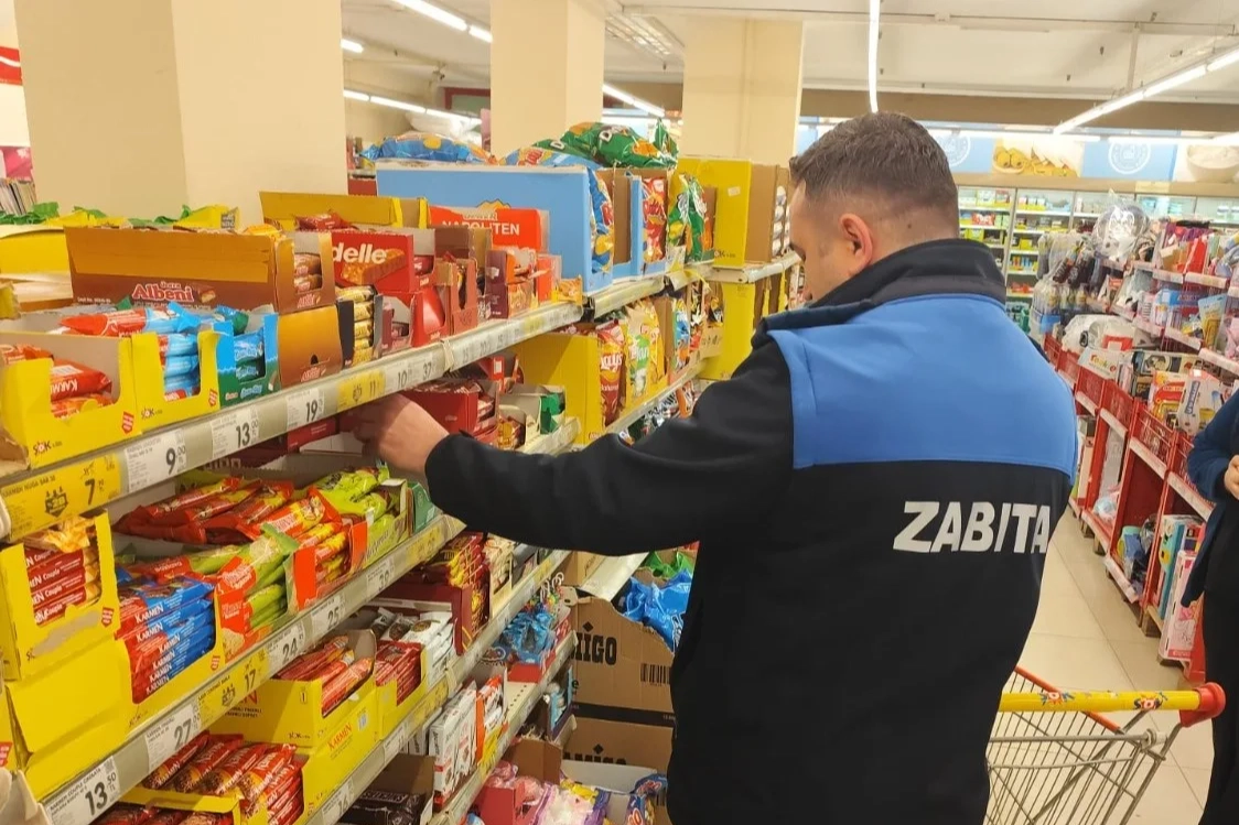 Bursa  İnegöl'de zabıta ekiplerinden bakkal ve marketlere denetim