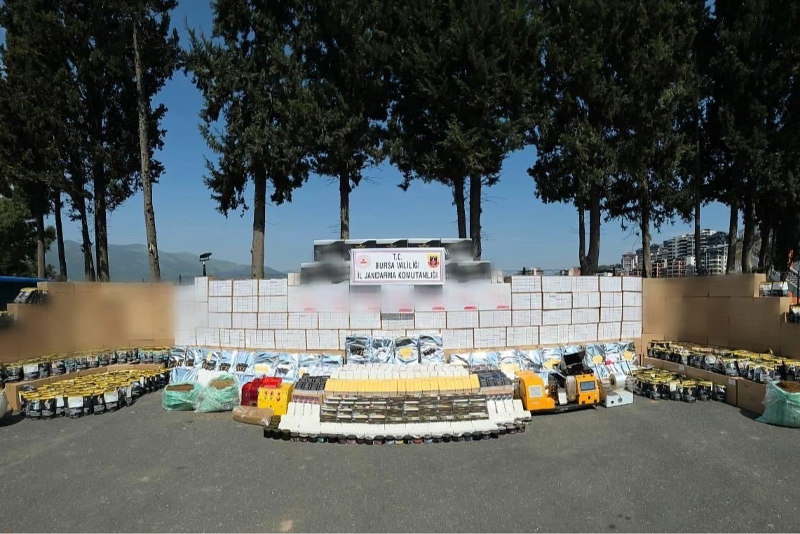 Bursa Gemlik'te milyonlarca makaron ele geçirildi