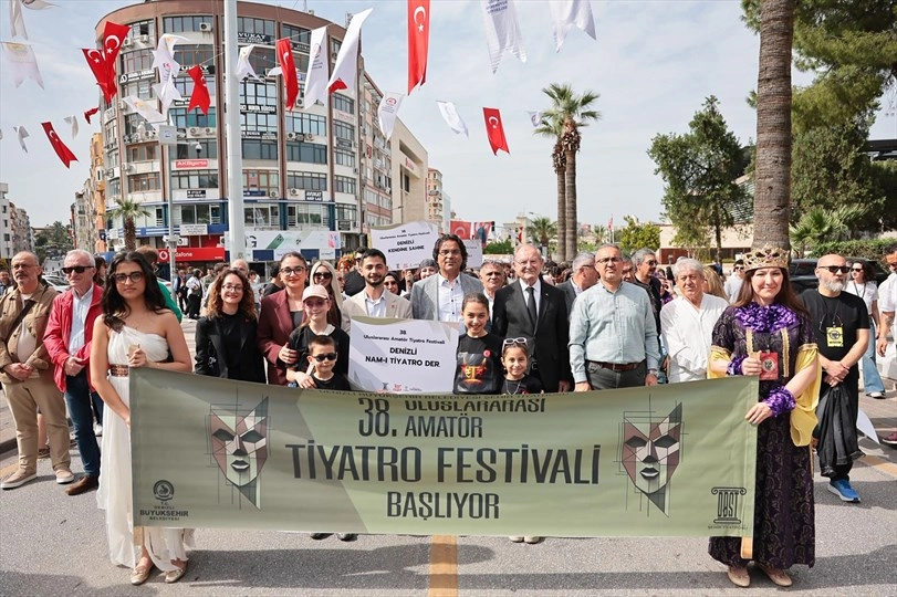 Denizli'de Uluslararası Amatör Tiyatro Festivali başladı