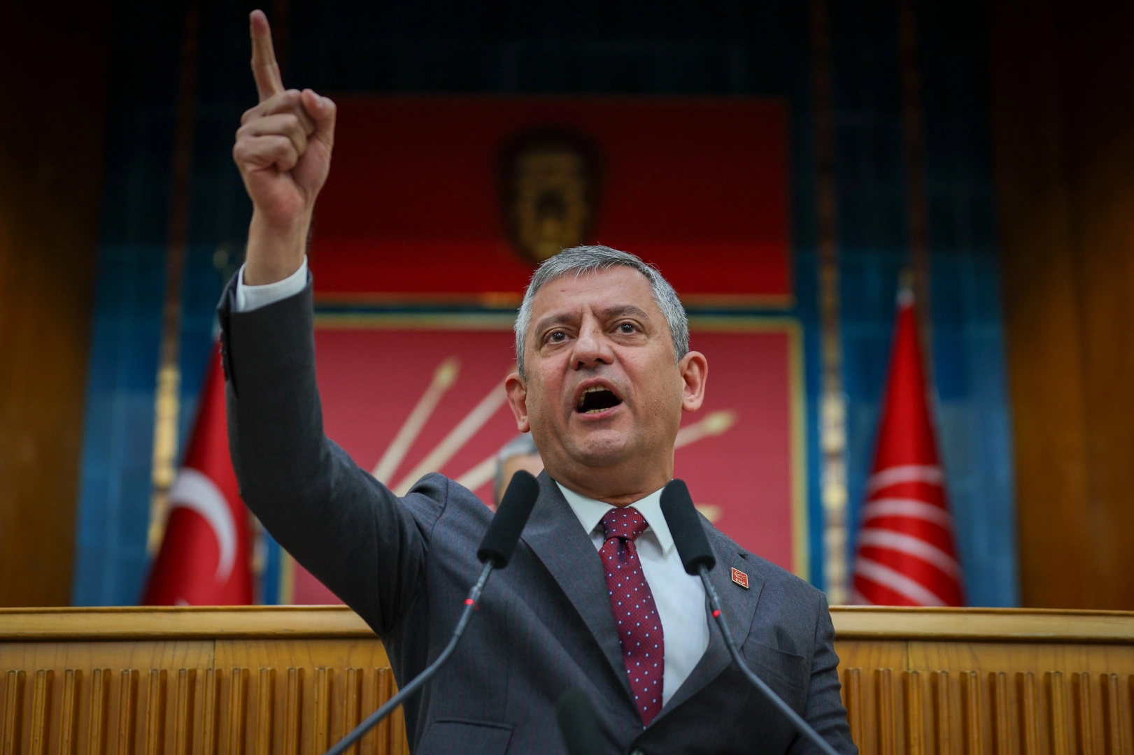 AK Parti'ye geçen Başkan Köksal'a 'Özel' tepki: CHP’nin kapısında yalvarma!