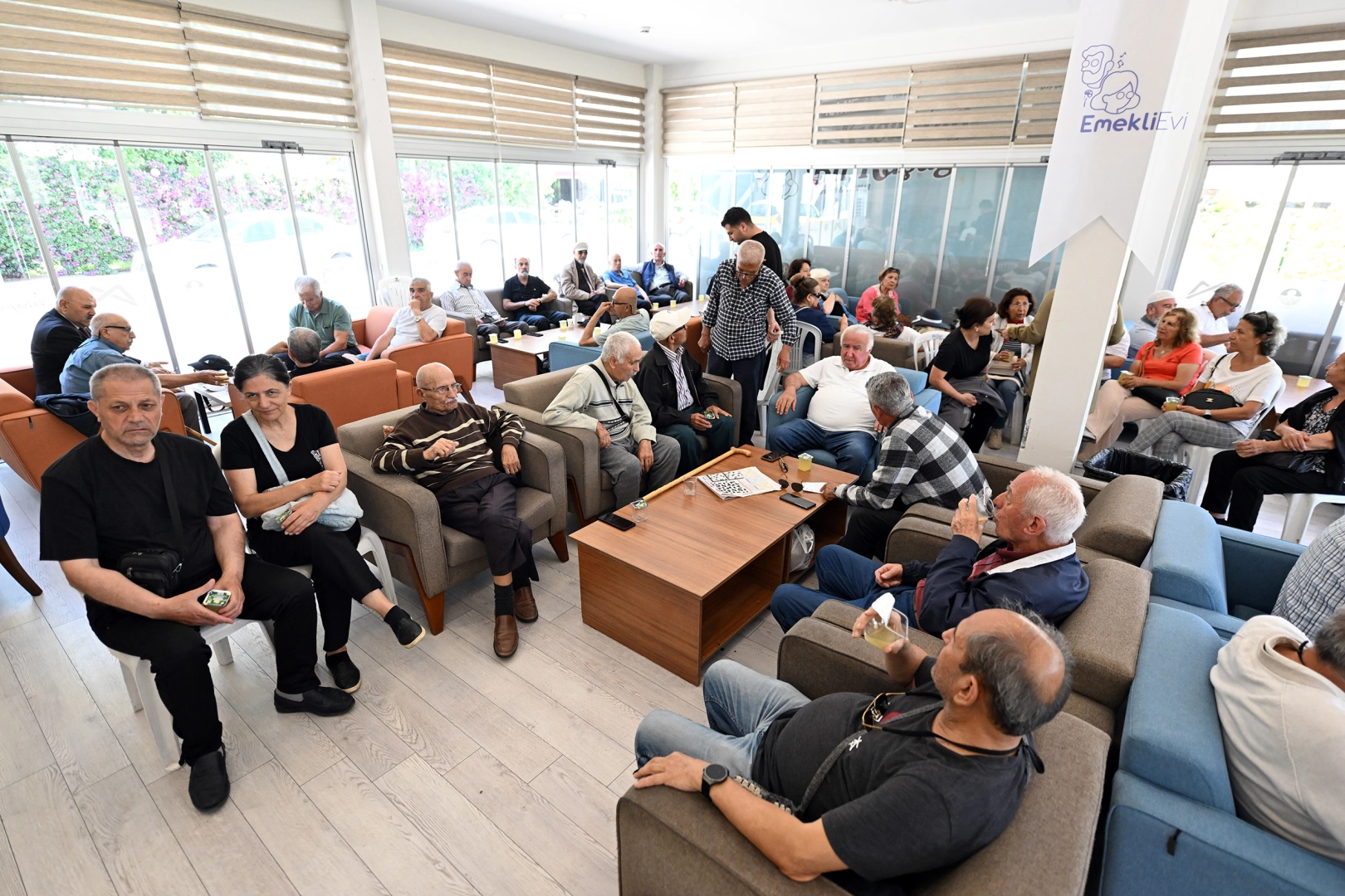 Mersin’de emekliler bayram sevinciyle buluştu