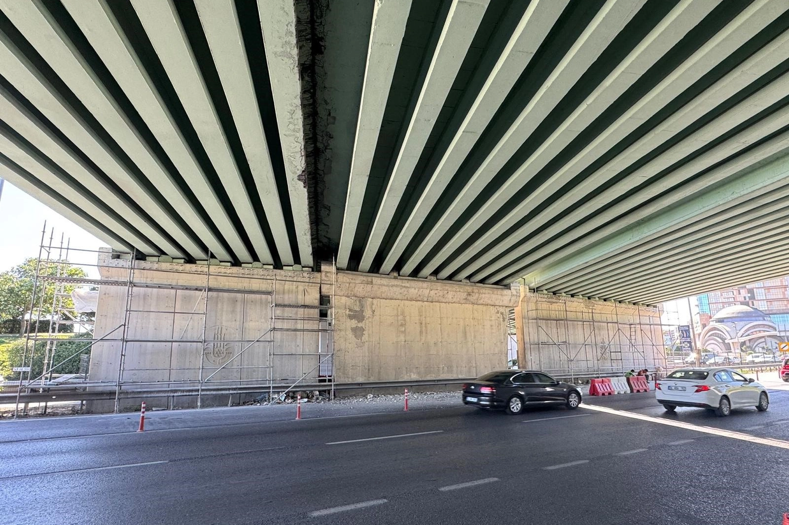 İstanbul'da D-100 Cevizli Kavşağı Üst Geçidi güçlendirildi