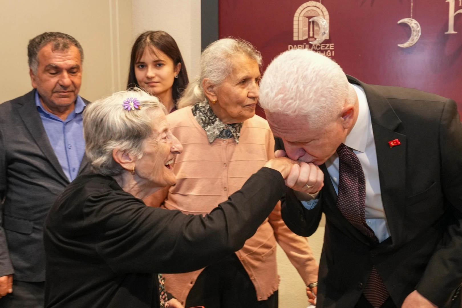 Vali Davut Gül’den Darülaceze’ye bayram ziyareti