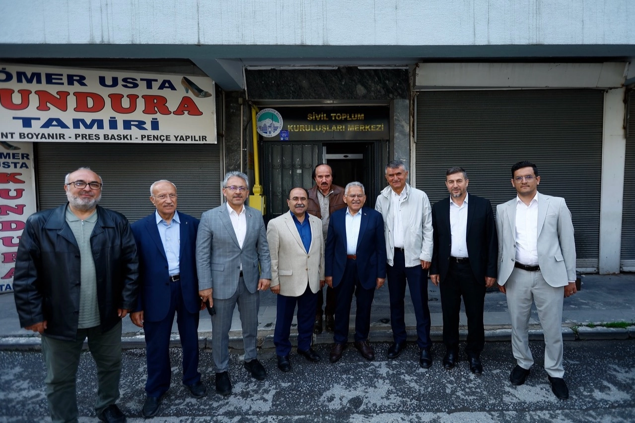 Gönüllü STK'lar Memduh Büyükkılıç'la bayramlaştı
