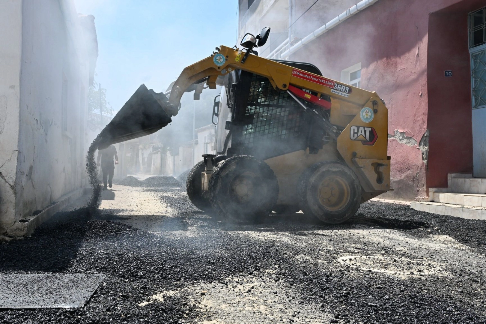 Manisa Muradiye’de yol yenileme ve asfalt seferberliği