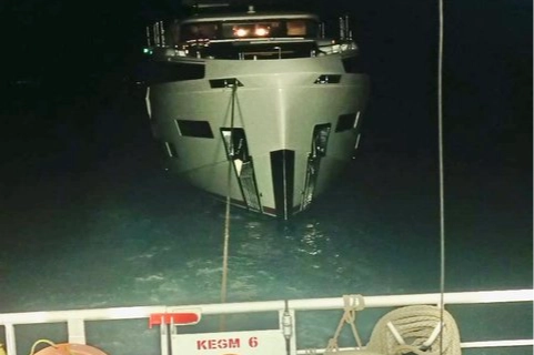 Lapseki açıklarında arızalanan teknedeki 4 kişi kurtarıldı