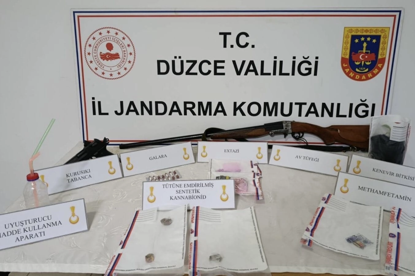 Düzce’de uyuşturucuya 2 tutuklama