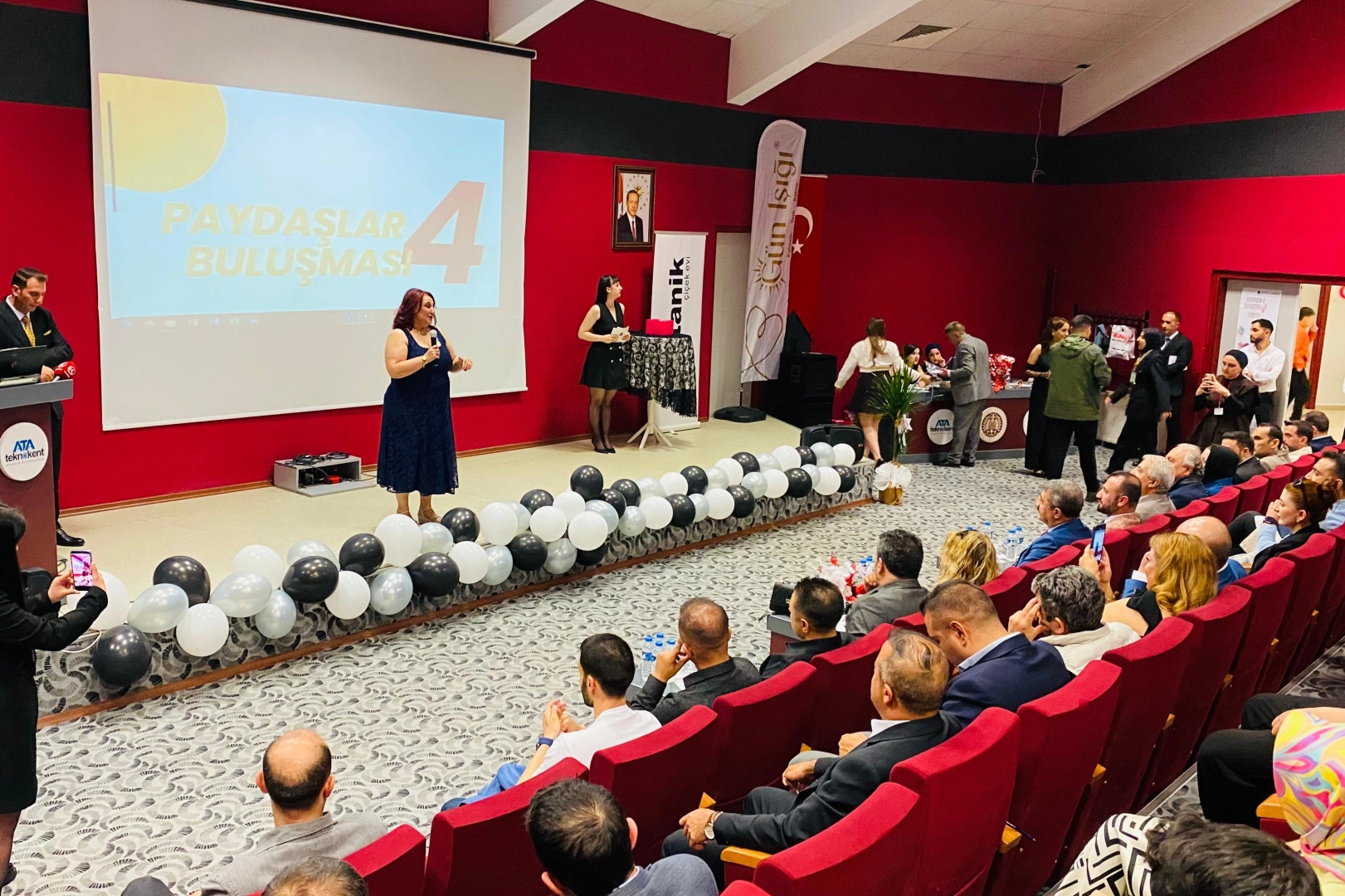 İletişim öğrencileri sektör temsilcileriyle buluştu