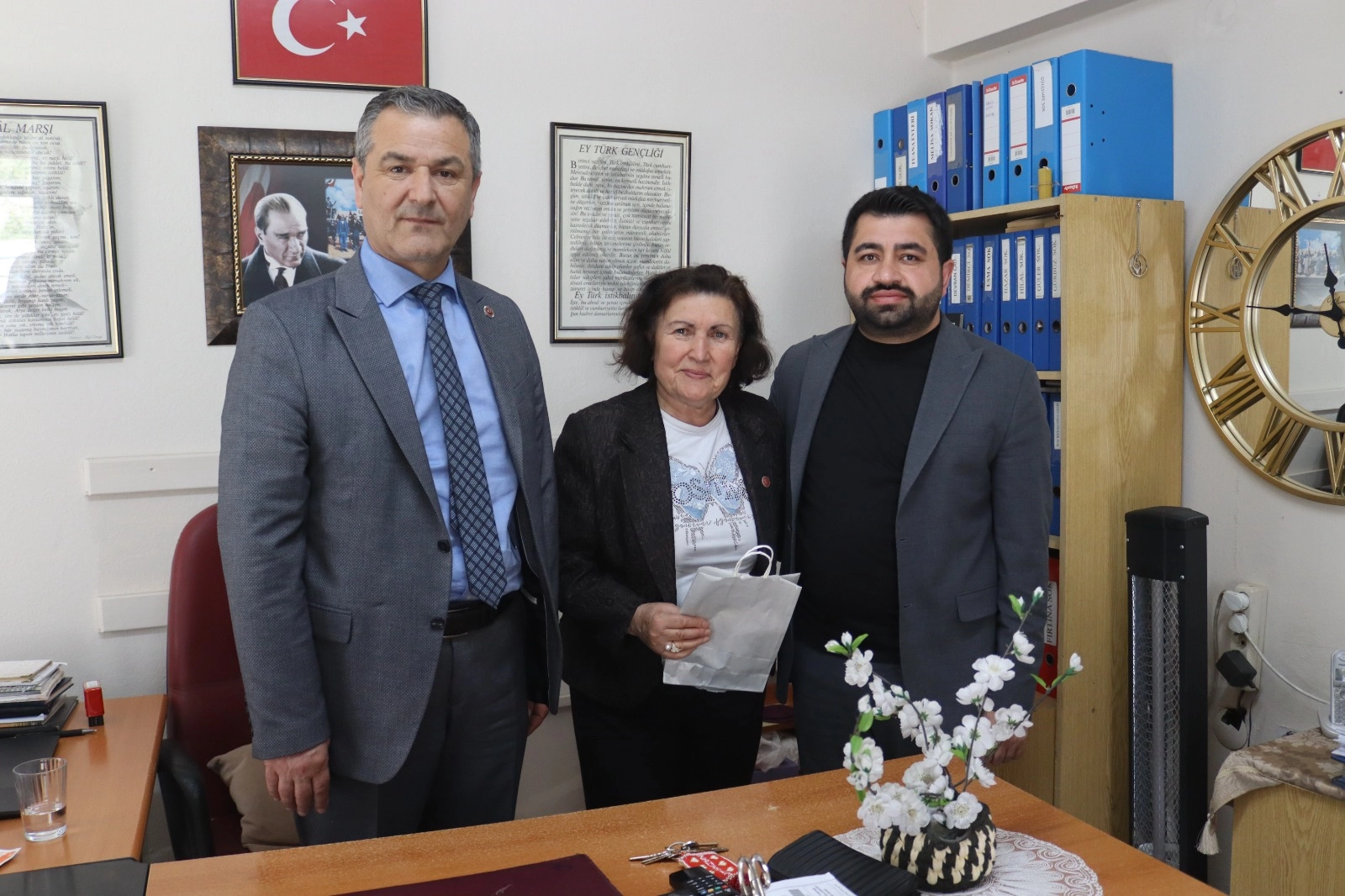 Kocaeli İzmit'te kadın muhtarlara Anneler Günü ziyareti