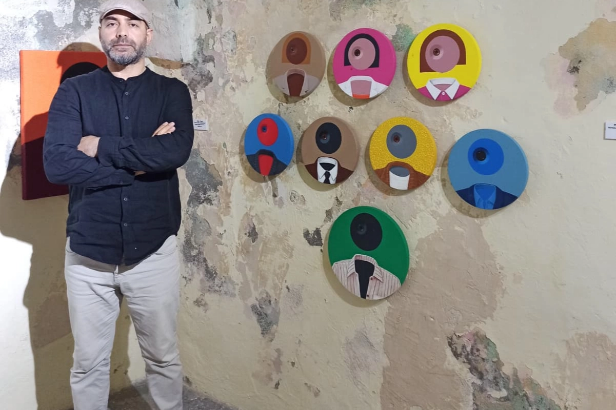Metin Özgör'ün “Ne Yerde Ne Gökte” Sergisi Mardin'de açıldı