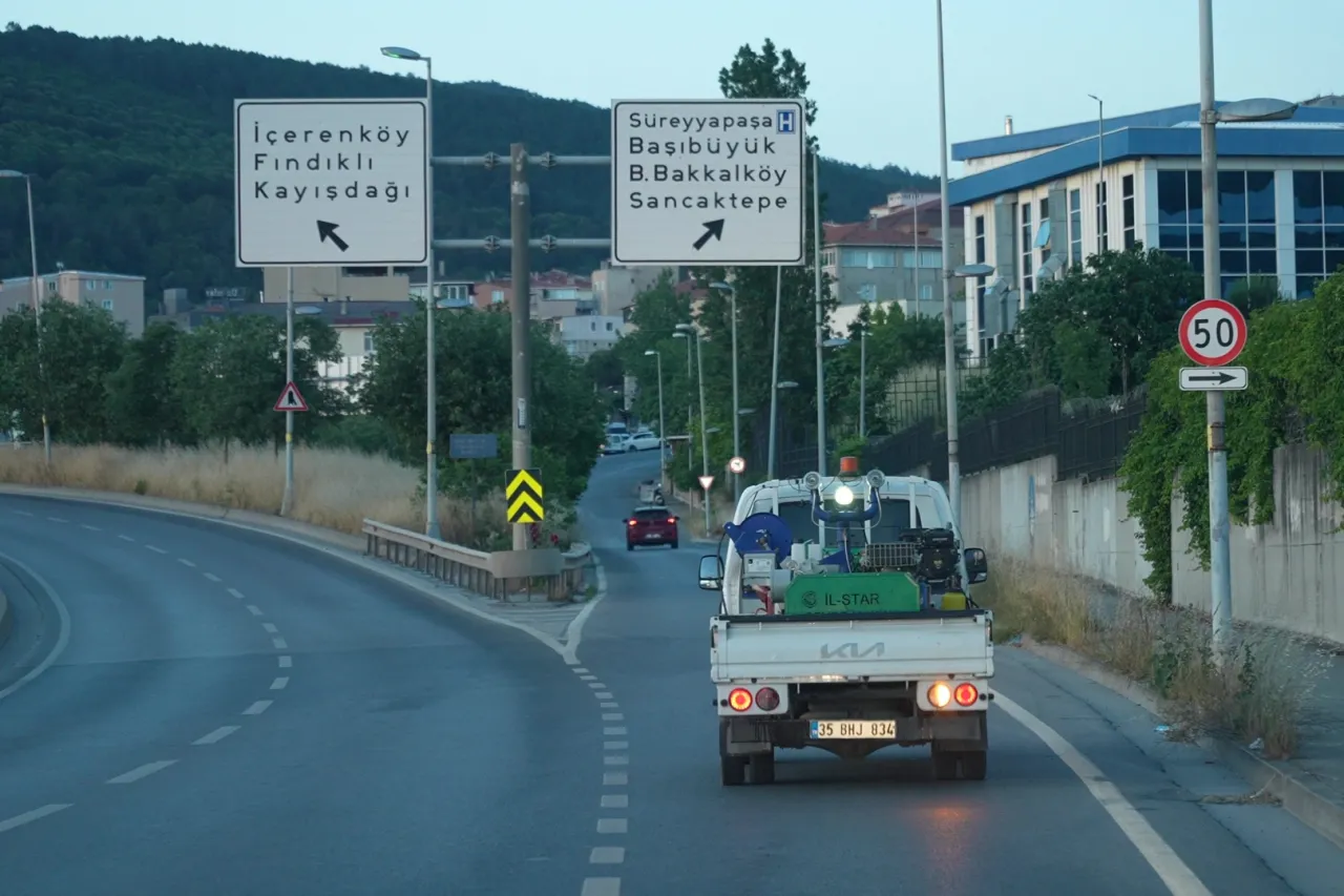 İstanbul Maltepe’de sokak ilaçlamaları sürüyor