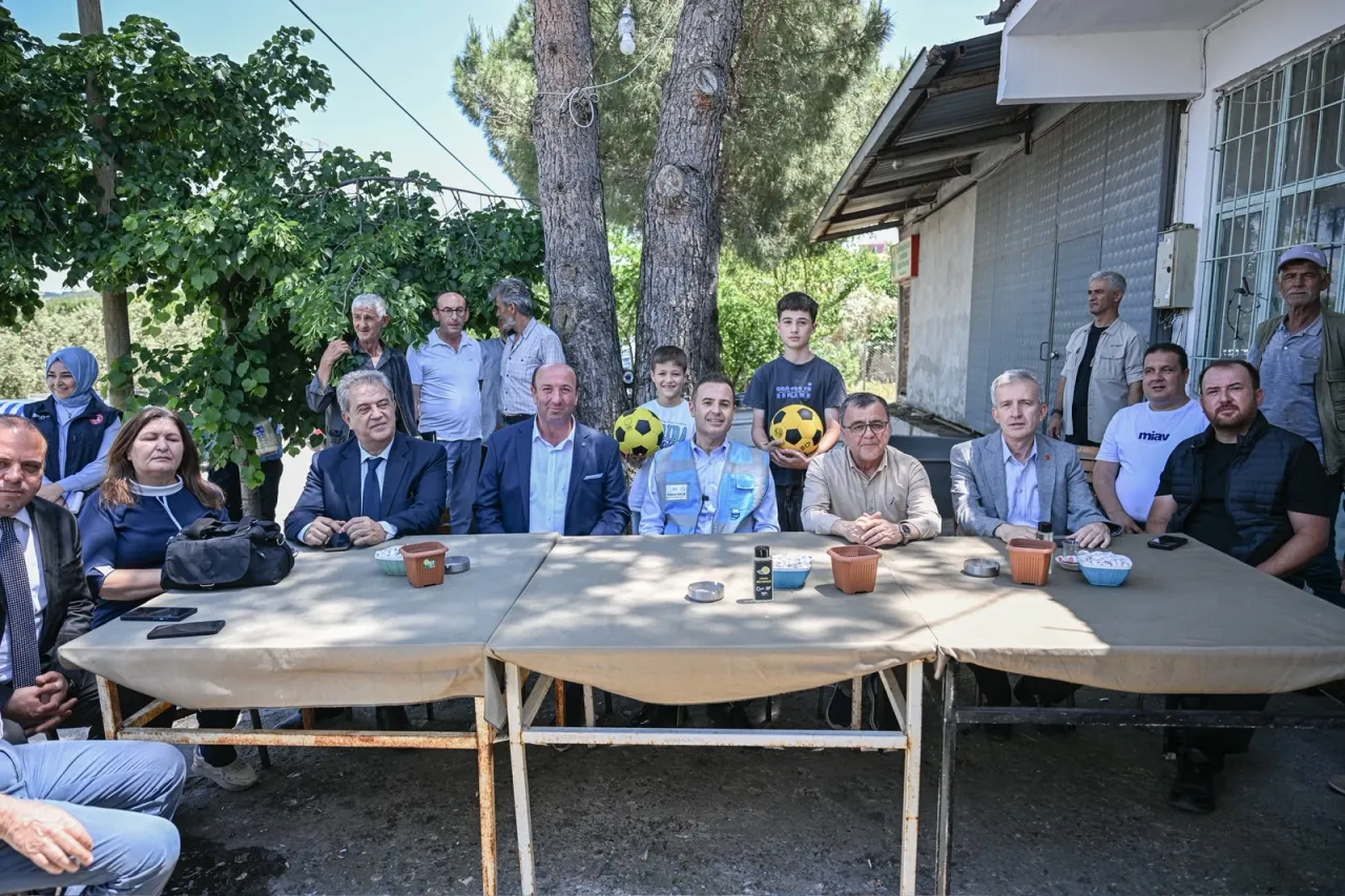 Balıkesir'de Başkan Akın'dan 1 günde 12 mahalleye ziyaret