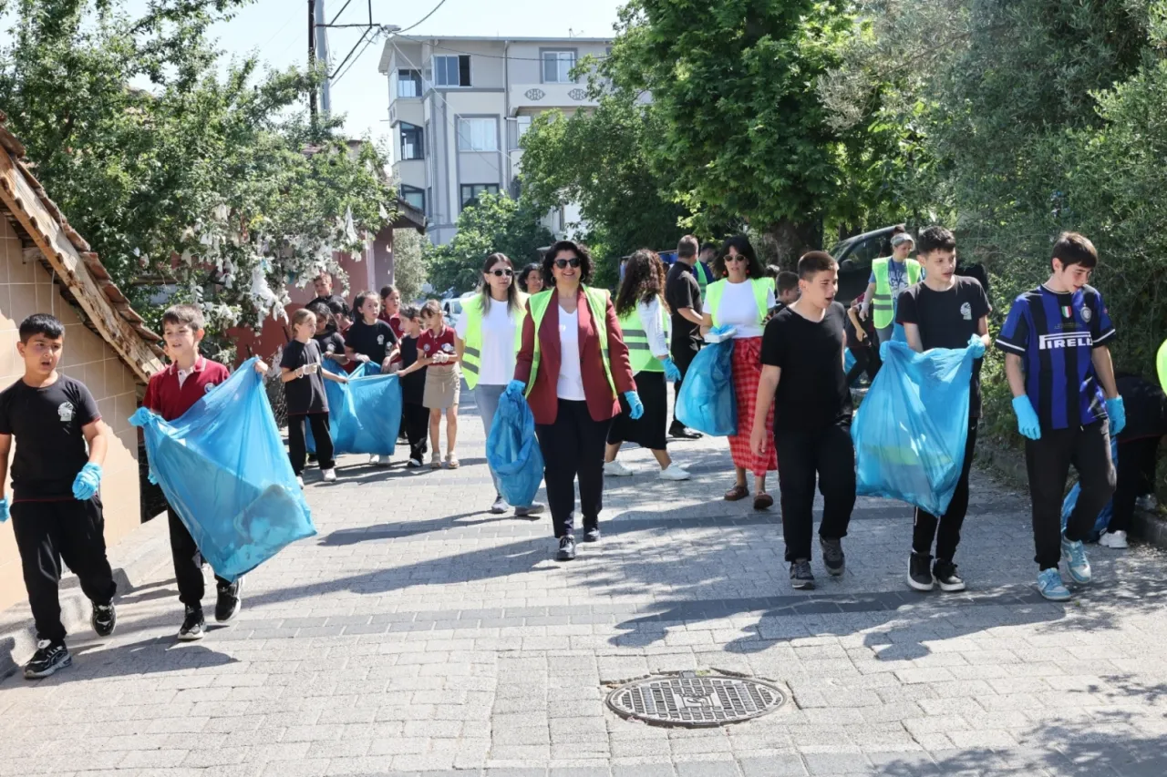 Bursa Nilüfer’de “Çevreci Eller” Gölyazı’da iş başında