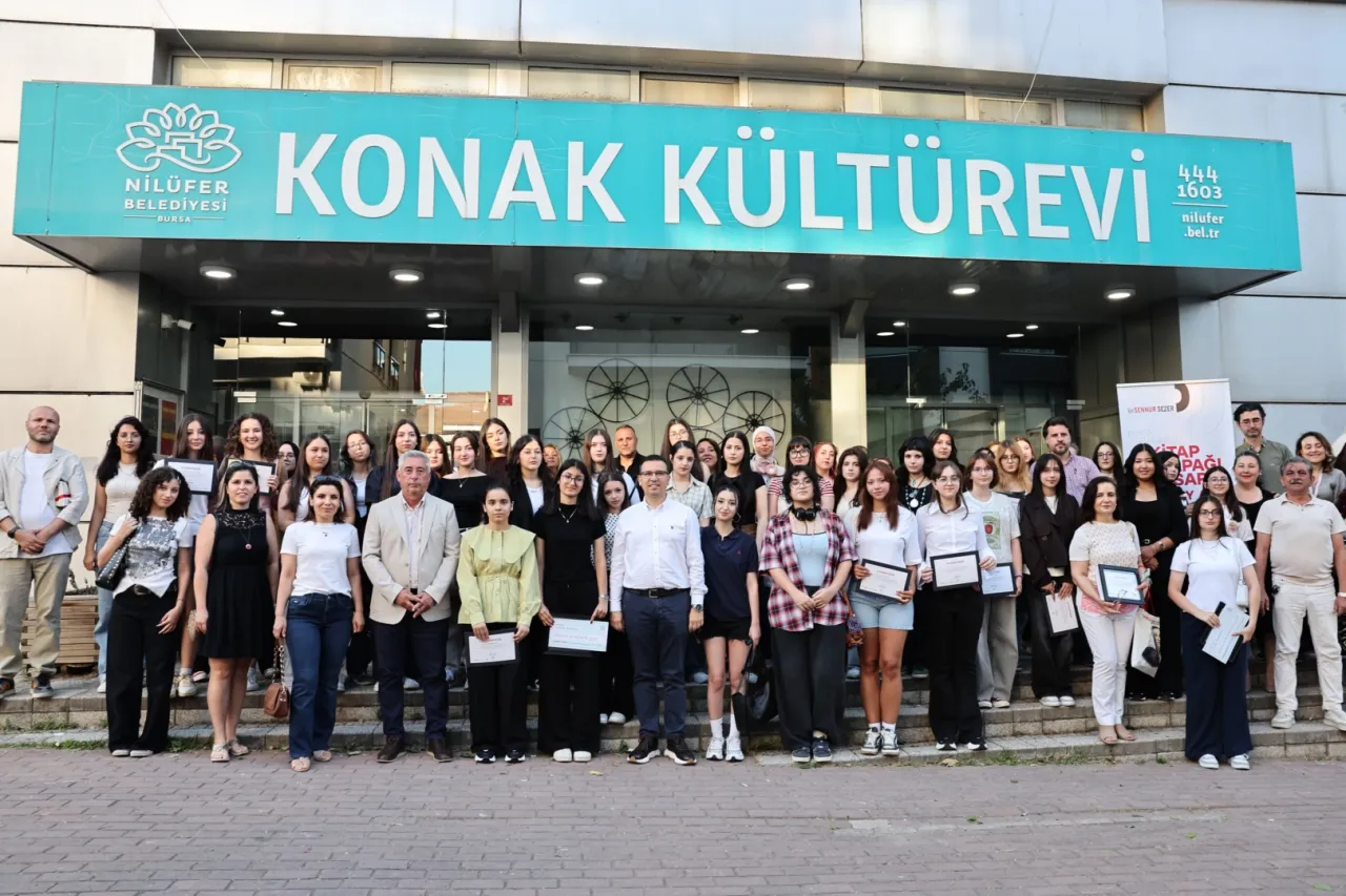 Bursa Nilüfer'de liseliler kitap kapaklarıyla yarıştı