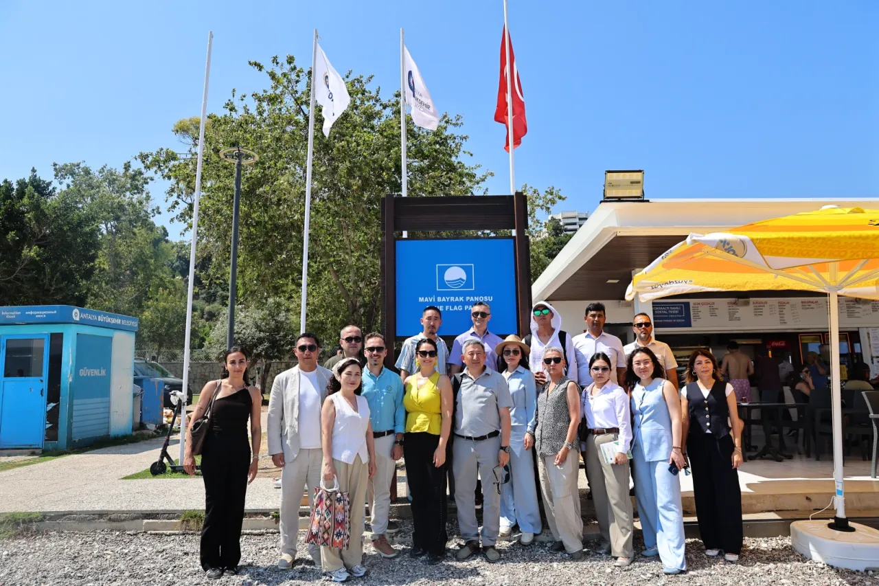 Kırgız heyet Antalya’nın mavi bayraklı plajlarını inceledi