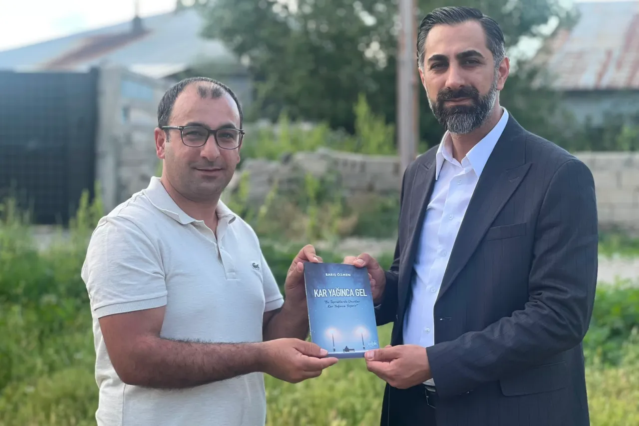 Ömer Tahtalı’dan Barış Özmen’in şiir kitabına destek