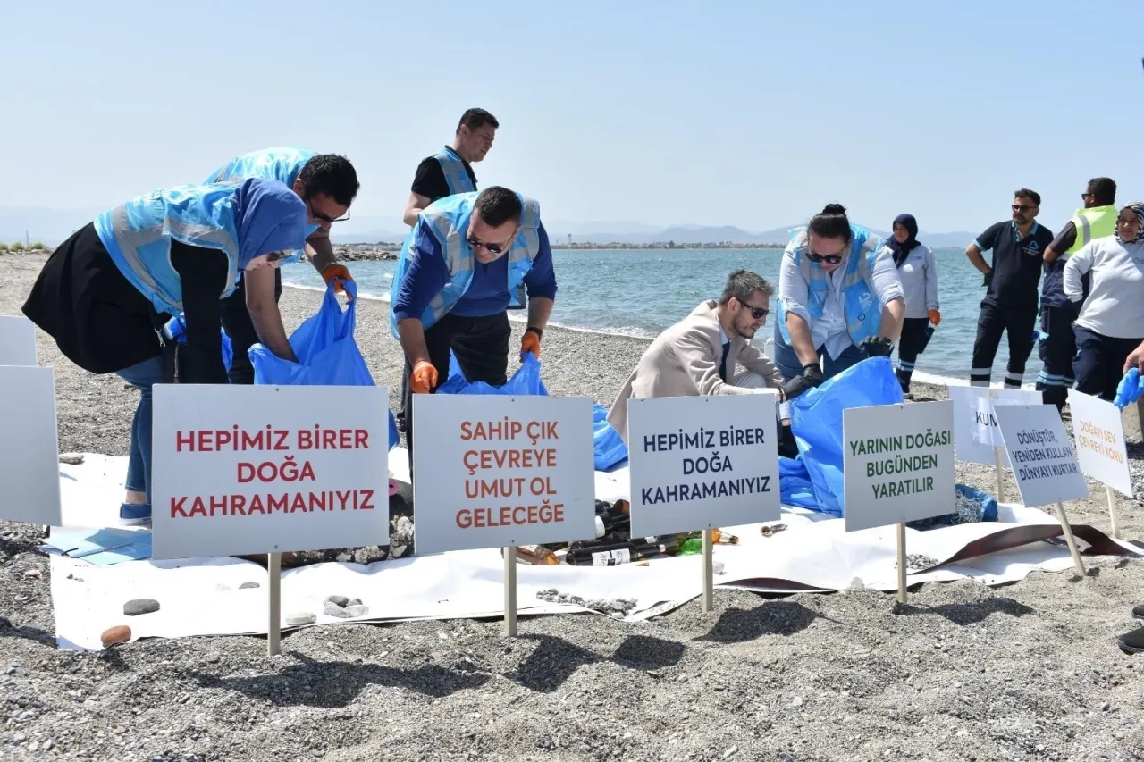 Balıkesir’de Deniz Çöpleri İzleme Programı ile kıyı temizliği yapıldı