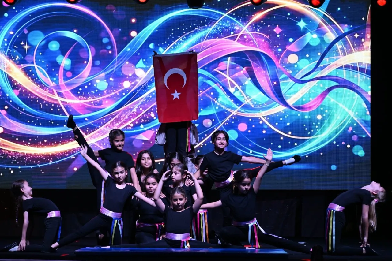 Manisa’da miniklerden yıl sonu gösterisi