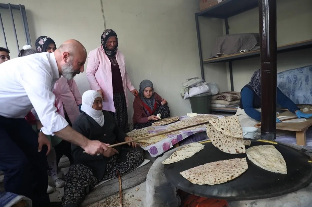 Kayseri Kocasinan'ın kırsal mahallelerinde yaz mesaisi