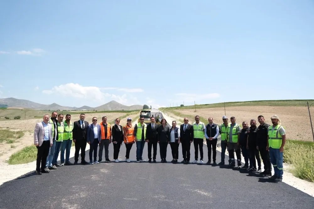 Eskişehir’de Sivrihisar-Çeltik yolunda asfalt çalışması