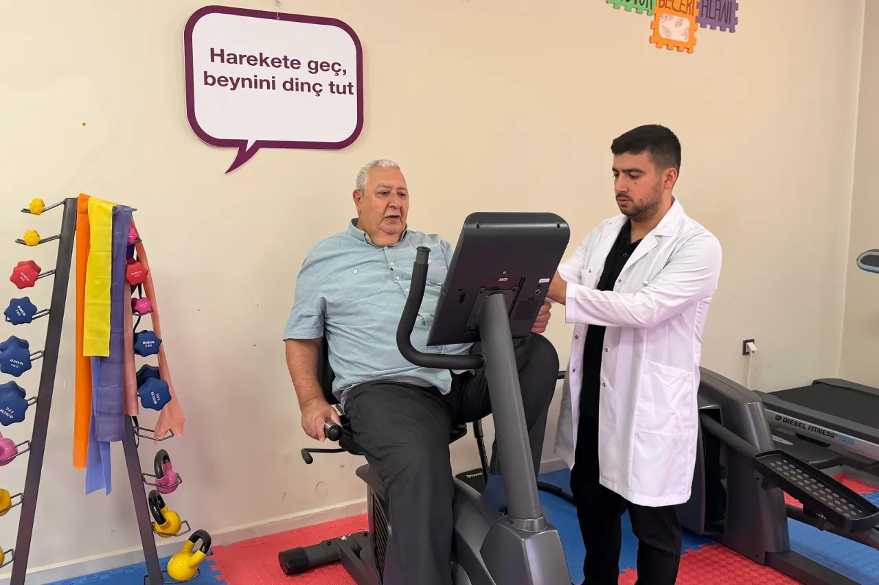 Gaziantep'te Mehmet amca, Alzheimer Merkezi'nde hayata döndü