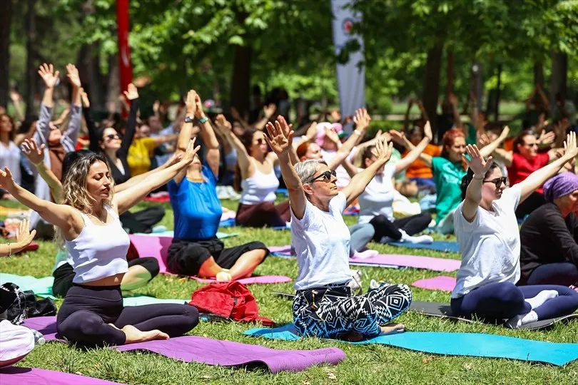 Denizli Dünya Yoga Günü’nde Büyükşehir ile nefes aldı