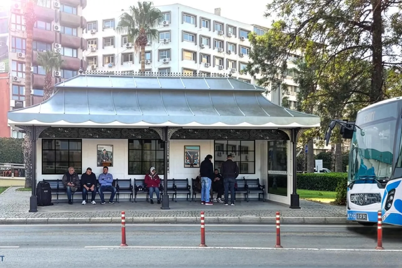İzmir’in kimliğini yansıtan 'simgesel' durak